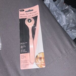 Under eye massager
